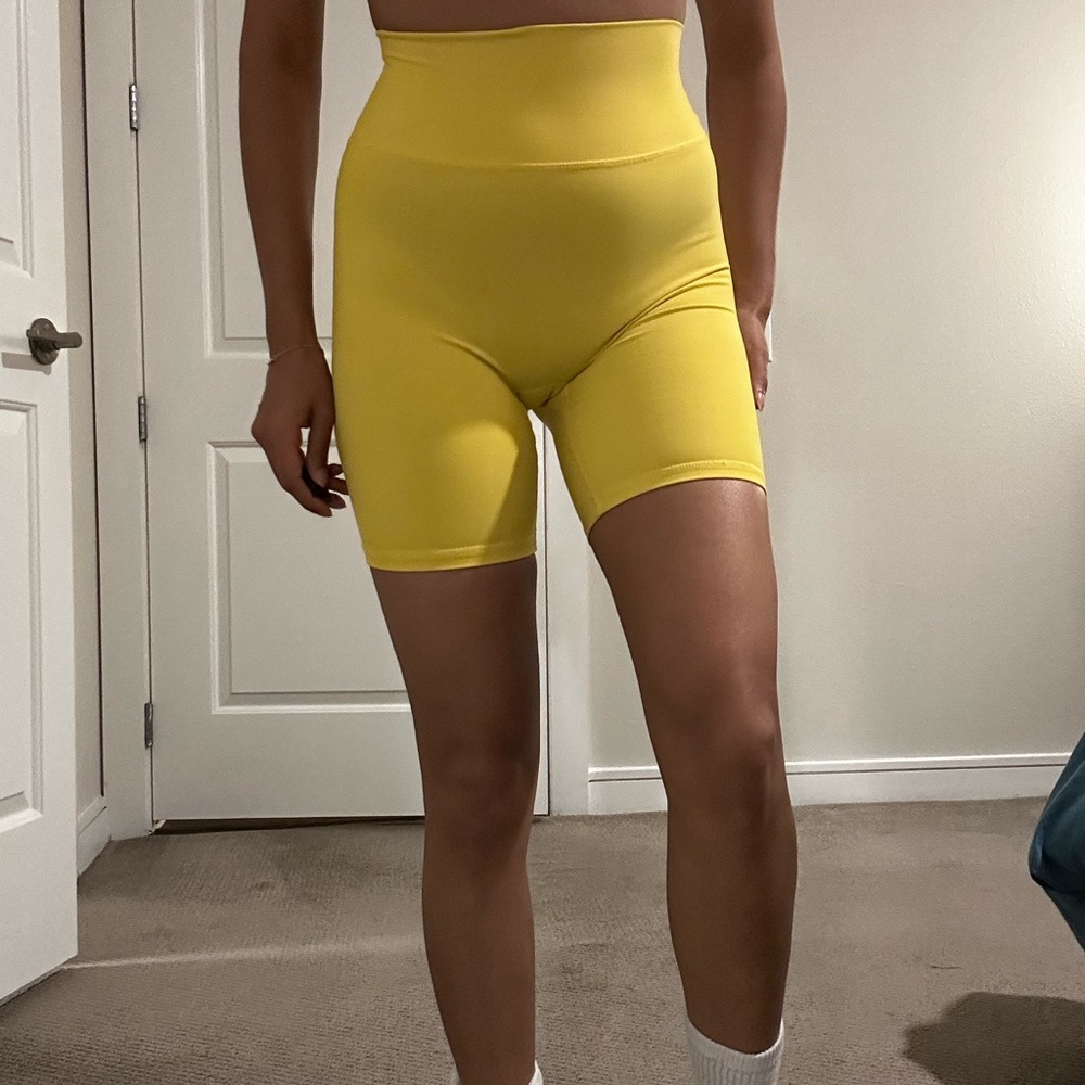 SOLD Buffbunny Biker Shorts | Seamless, High-Waisted | Excellent Condition